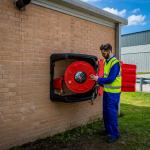 Kaste ugunsdzēsības inventāra (šļūtenes, ugunsdzēsības aparāta) uzglabāšanai, 900x930x420