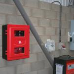 Plastikāta dubultā ugunsdzēsības aparātu kaste, 6 – 12 kg, 720x585x270 (ar stiklu)