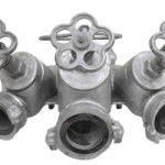 pelēks ugunsdzēsības šļūteņu sadalītājs